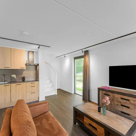 In With Garden View בית נופש לוכם